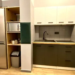 apartament-komuny-paryskiej.hotelswroclaw.com/